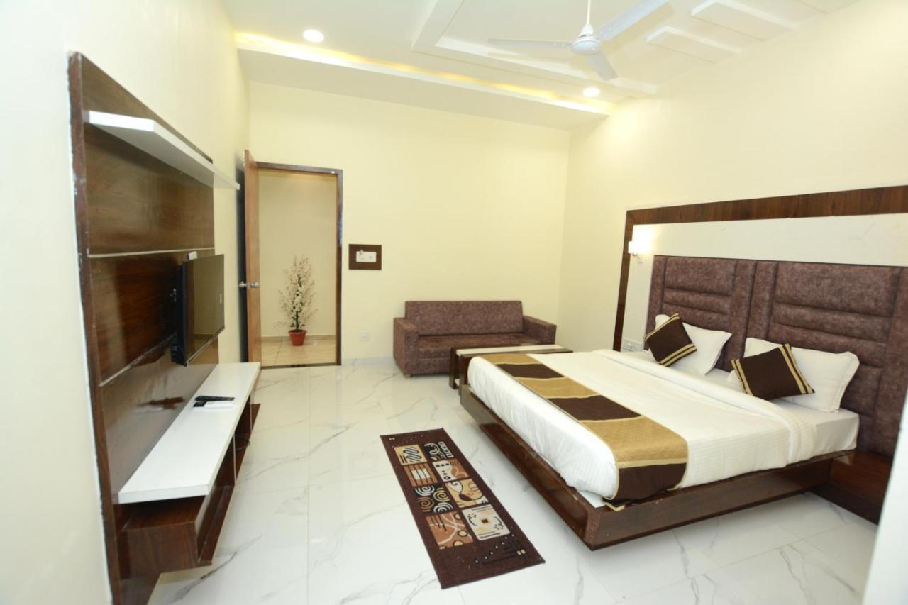 Hotel Villa Inn Ānand Kültér fotó